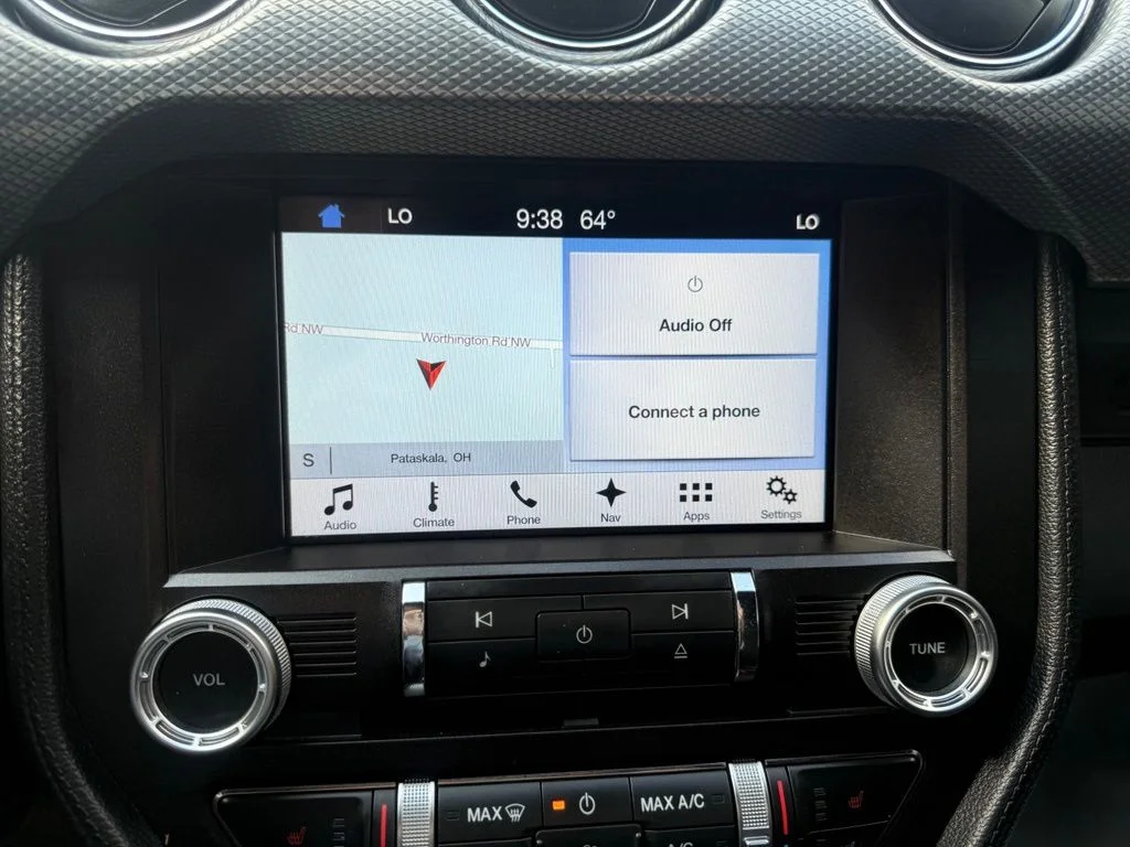 Used 2017 White Ford GT Premium image 24