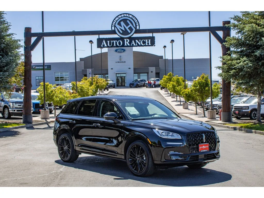 Used 2025 Infinite Black Metallic Clearcoat Lincoln Reserve image 1