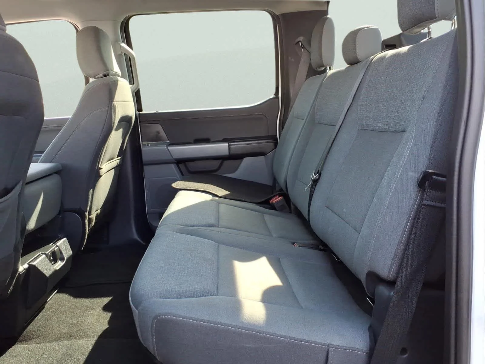 Used 2025 Oxford White Ford XLT image 29