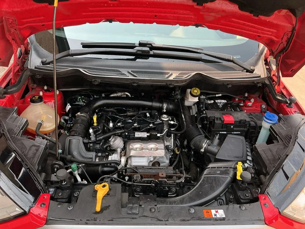 Used 2020 Red Ford SE image 24