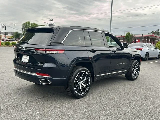 Used 2023 Black Jeep Summit Reserve image 9