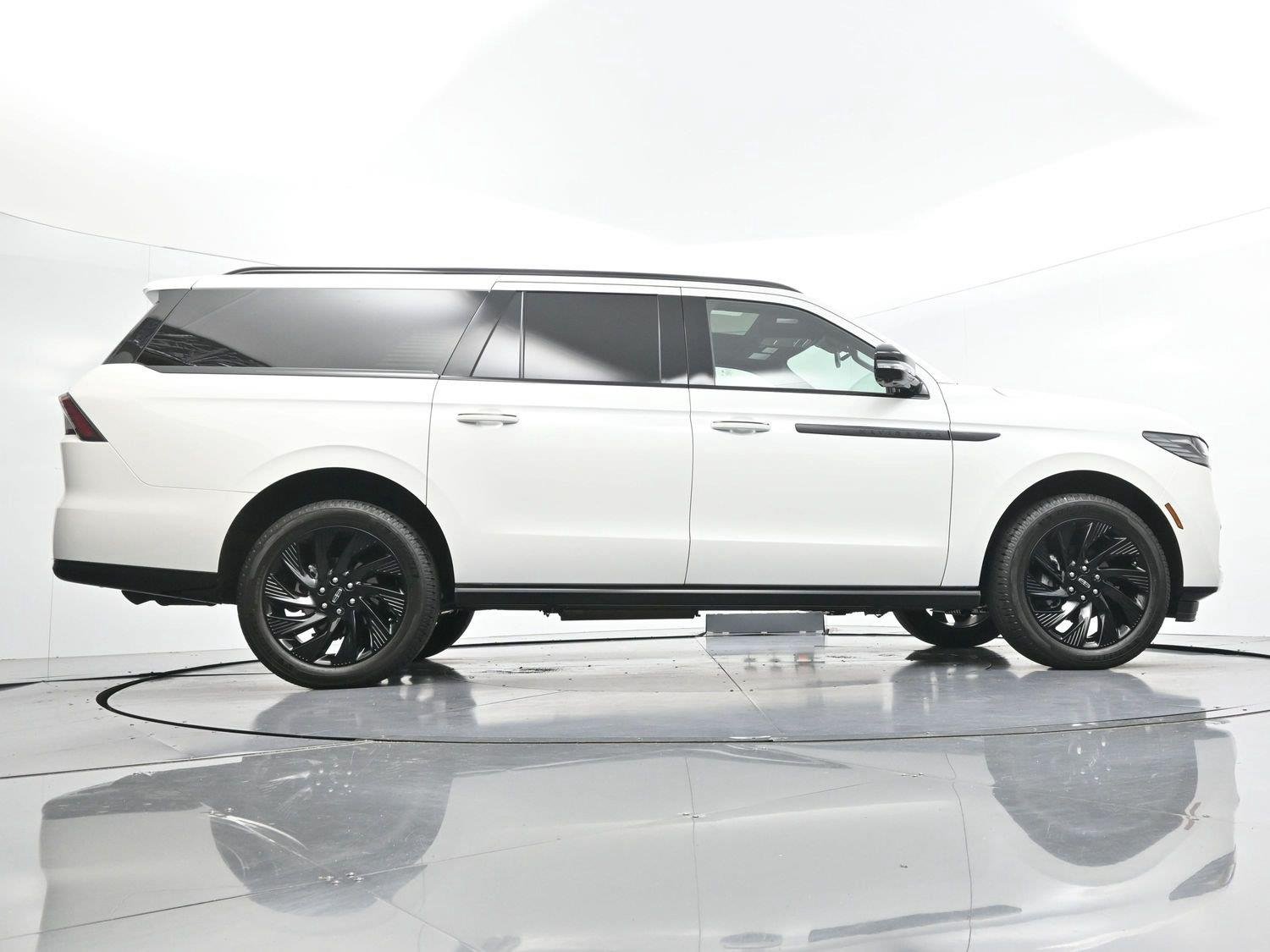 Used 2026 Pristine White Metallic Tri-coat Lincoln Reserve image 53