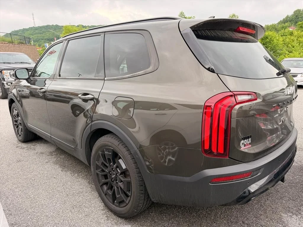 Used 2022 Green Kia EX image 26