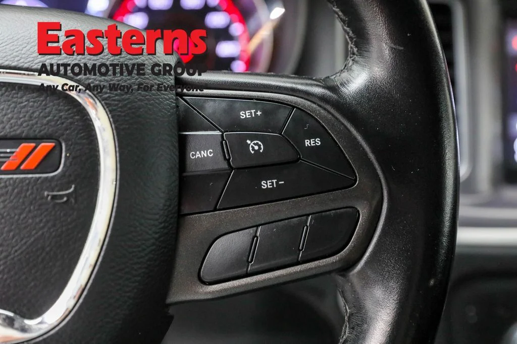Used 2022 Black Dodge SXT image 16