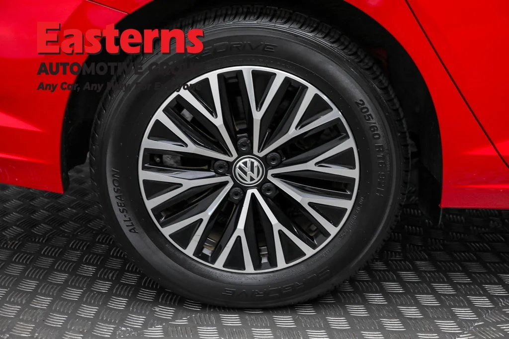Used 2019 Red Volkswagen SEL image 27