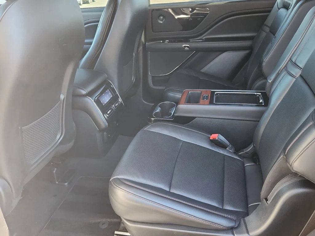 Used 2023 White Lincoln Grand Touring image 11