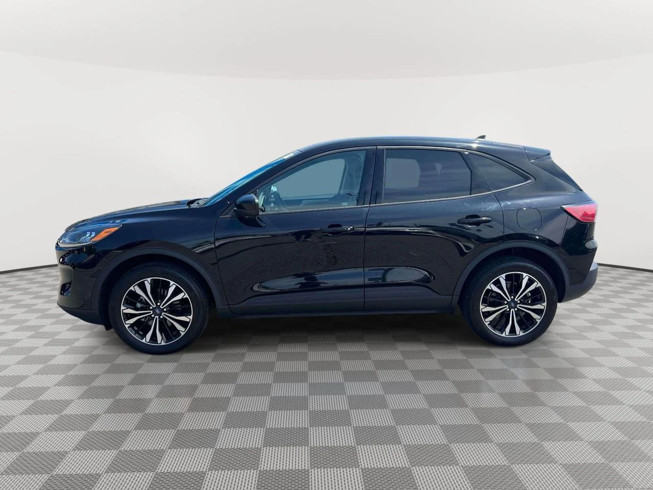 Used 2022 AGATE BLACK METALLIC Ford SE image 8