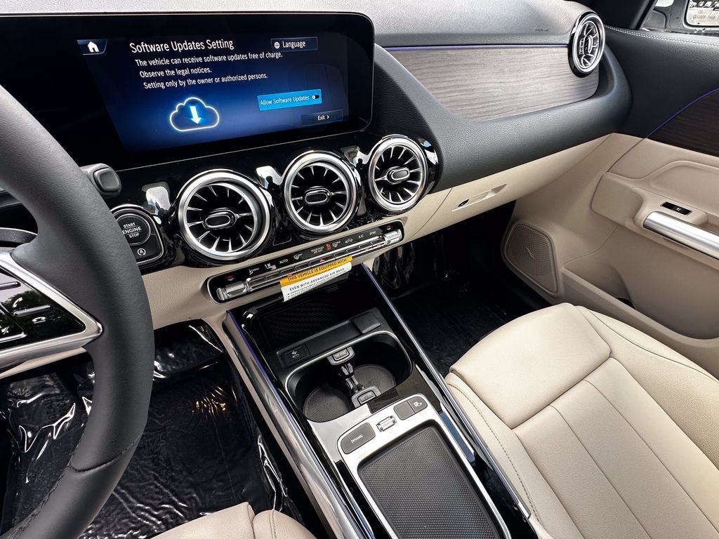 New 2026 Polar White Mercedes-Benz GLA 250 image 32