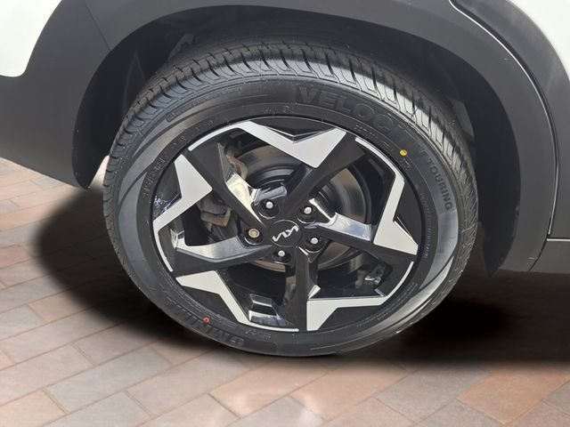 Used 2024 Snow White Pearl Kia EX image 4