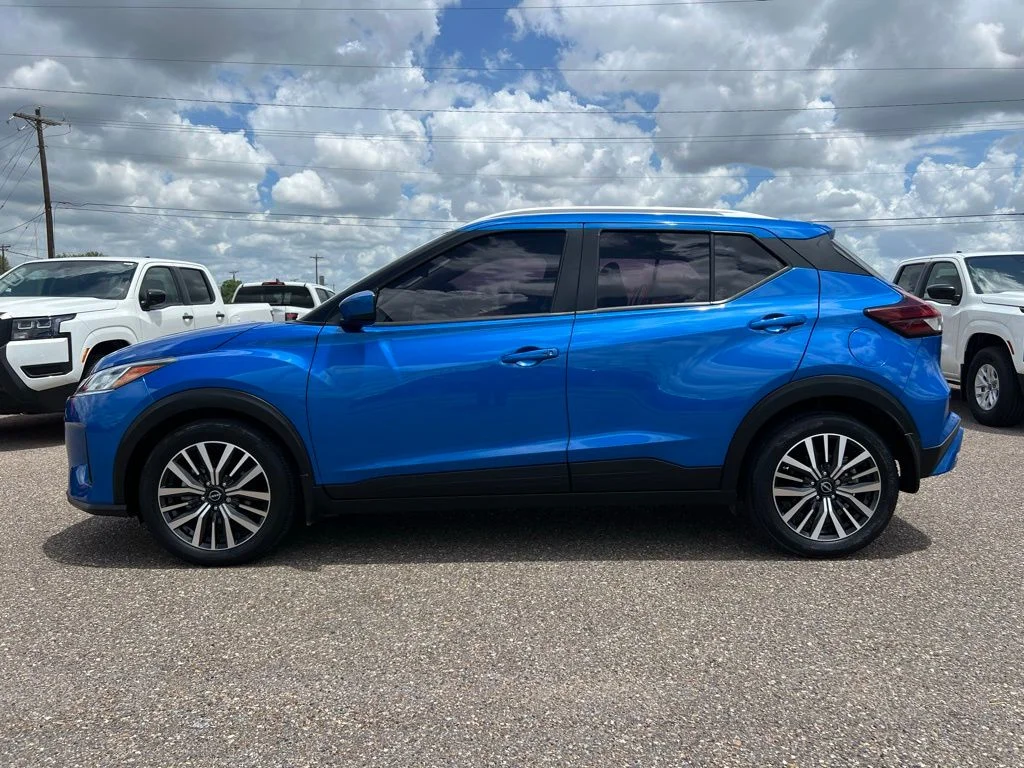 Used 2023 Blue Nissan SV image 4
