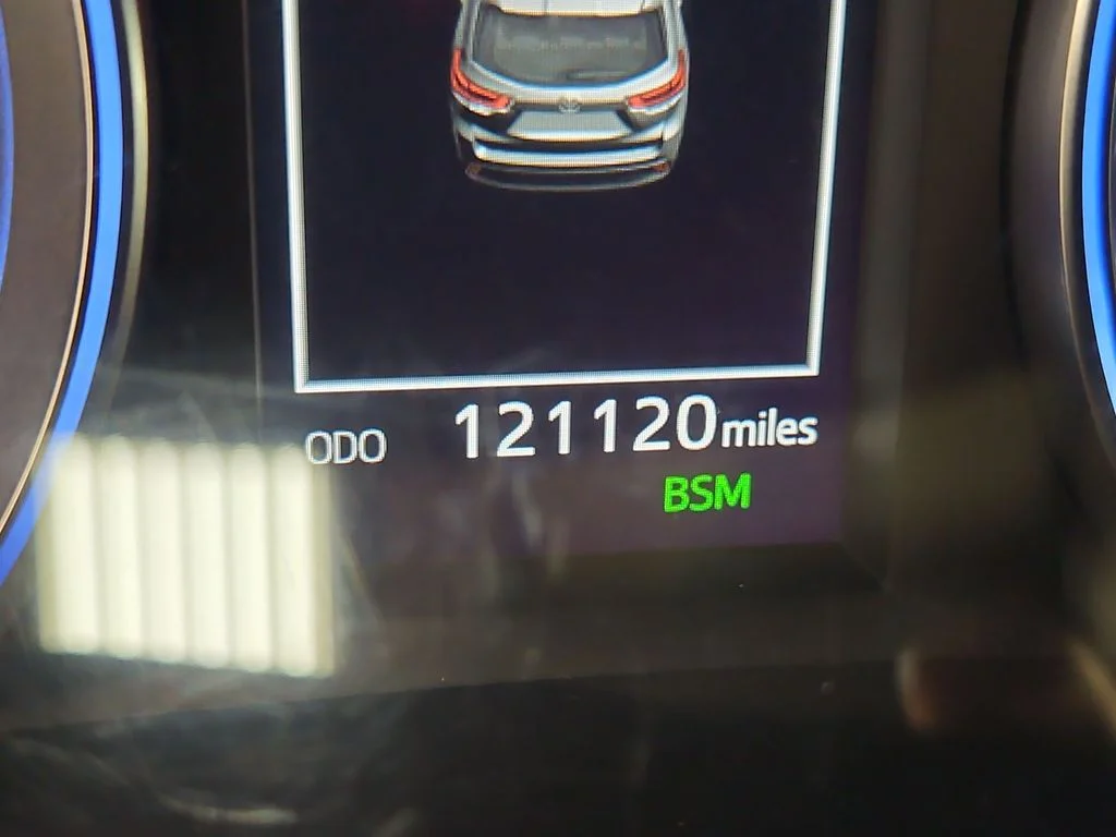 Certified Used 2019 Silver Toyota XLE image 21