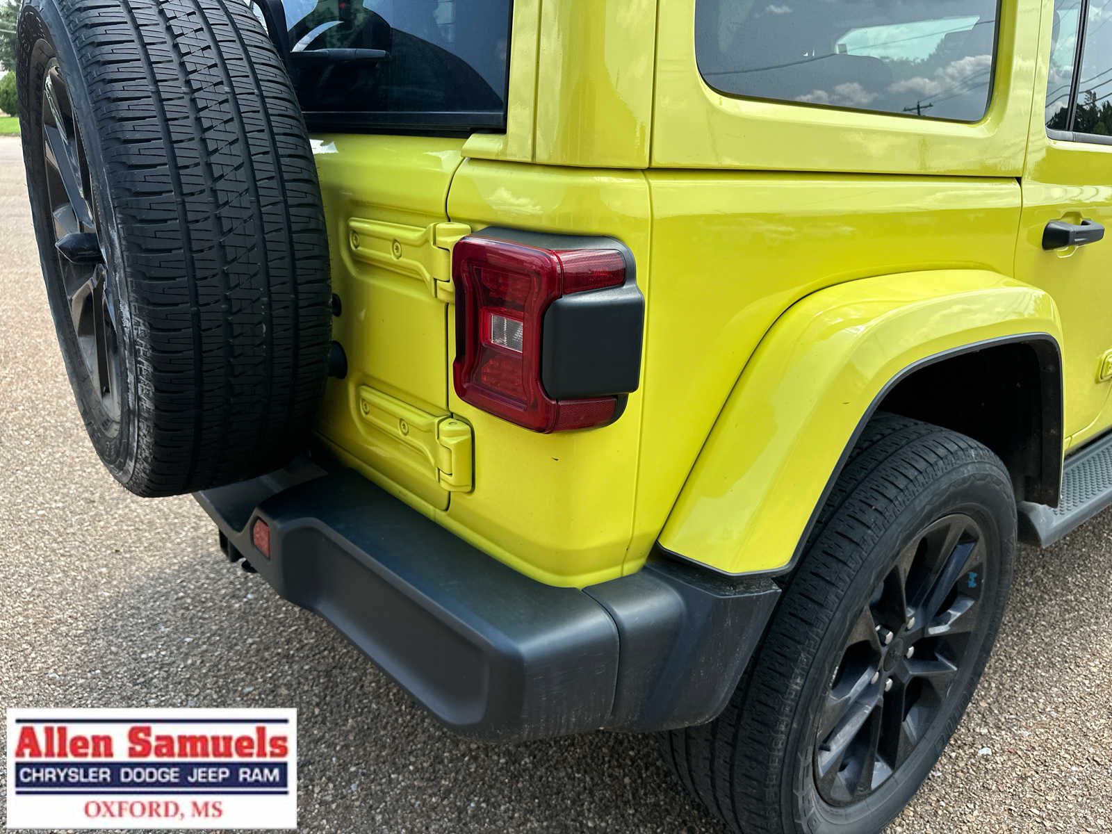 Used 2022 High Velocity Clearcoat Jeep Unlimited Sahara image 55