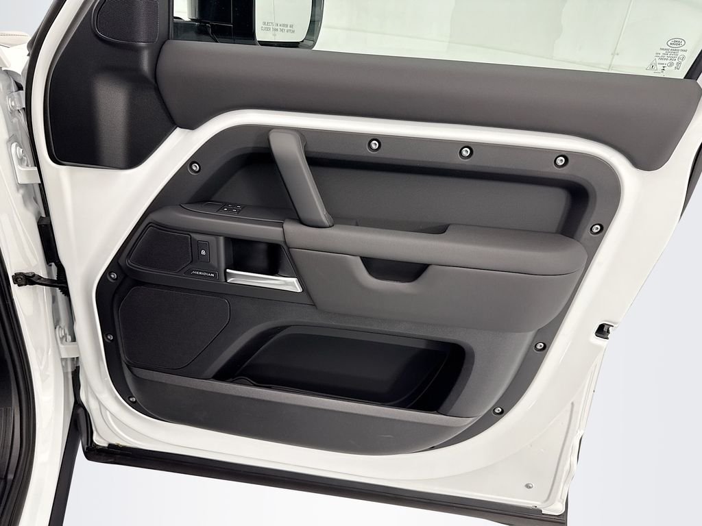 Used 2026 Fuji White Land Rover S image 26