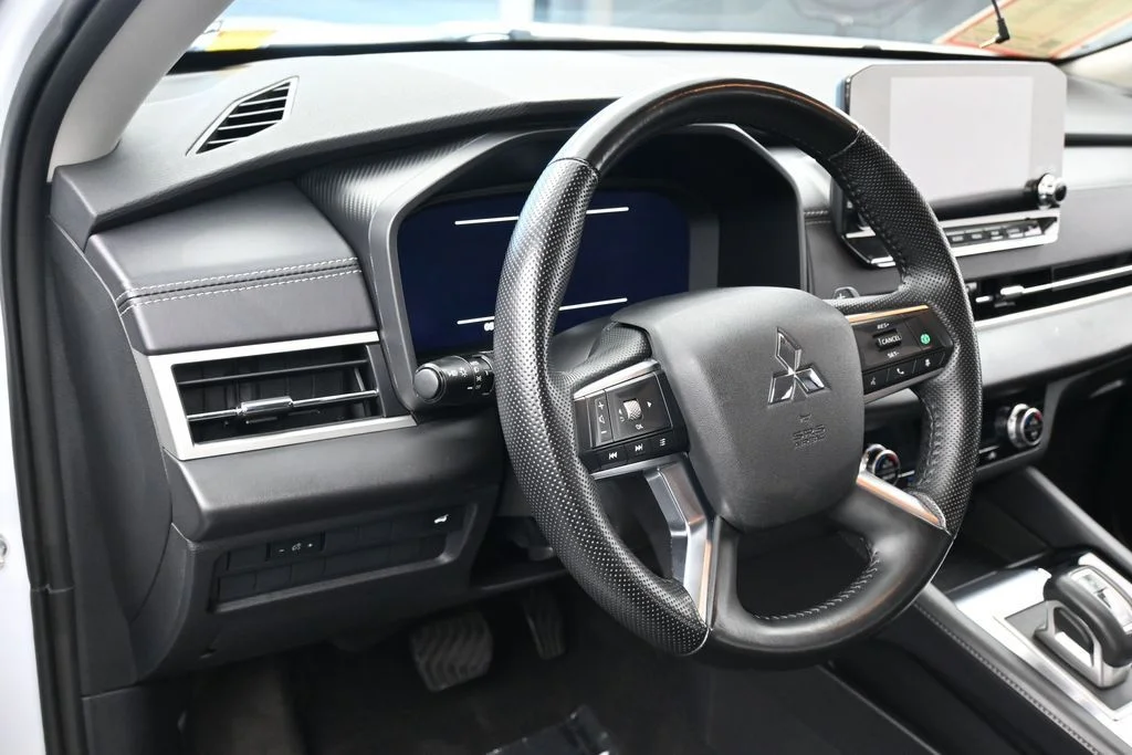 Used 2024 White Mitsubishi SEL image 16