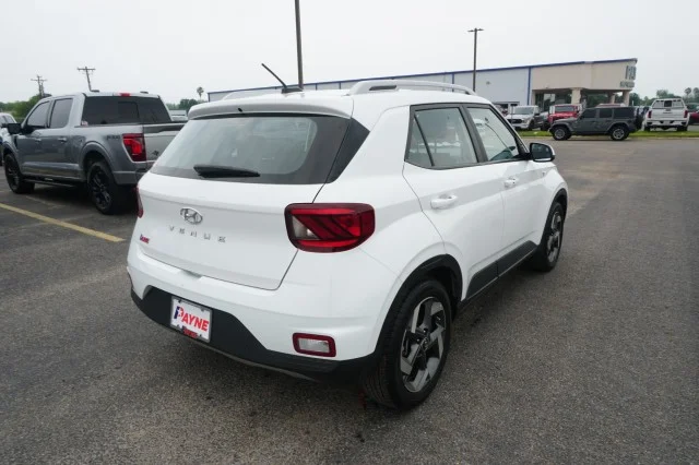 Used 2025 WHITE Hyundai SEL image 5
