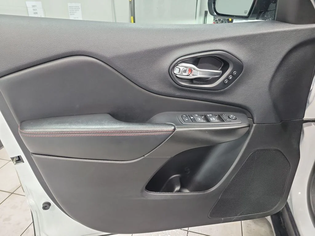 Used 2022 White Jeep Trailhawk image 37