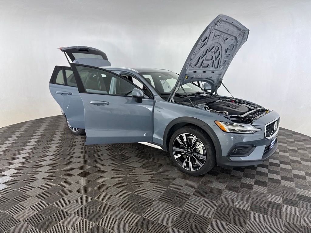 Used 2023 Gray Volvo Ultimate image 16