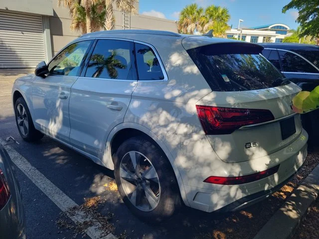 Used 2023  Audi 40 Premium image 3