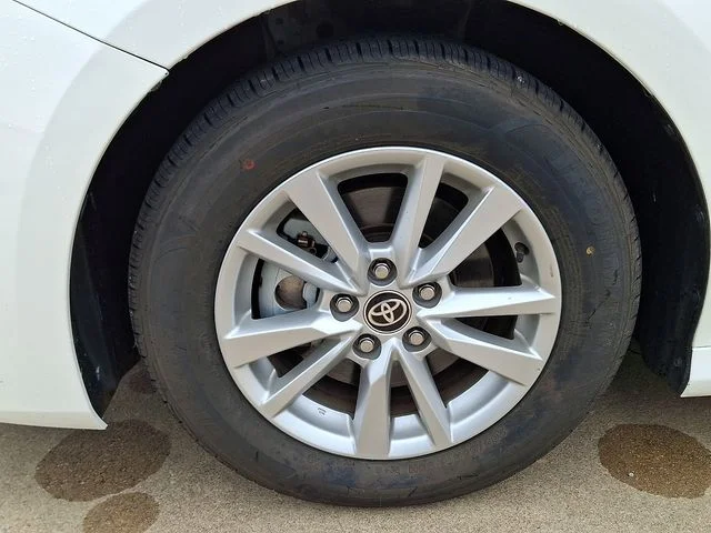 Used 2025 White Toyota LE image 28