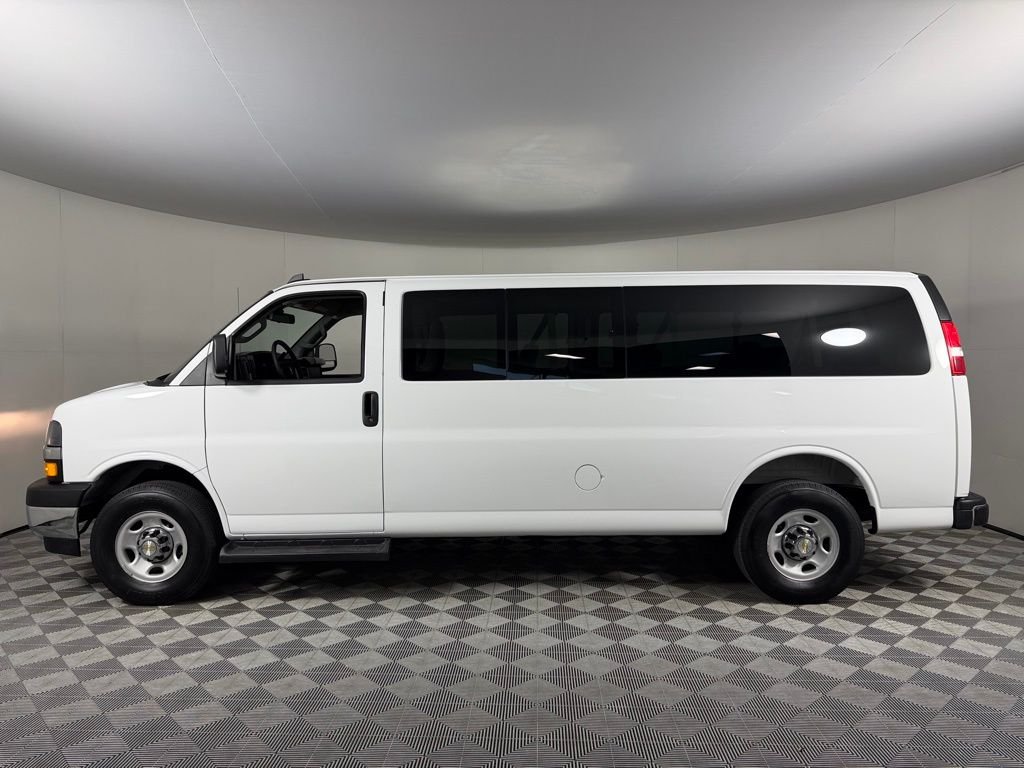 Used 2025 White Chevrolet LT Passenger image 9