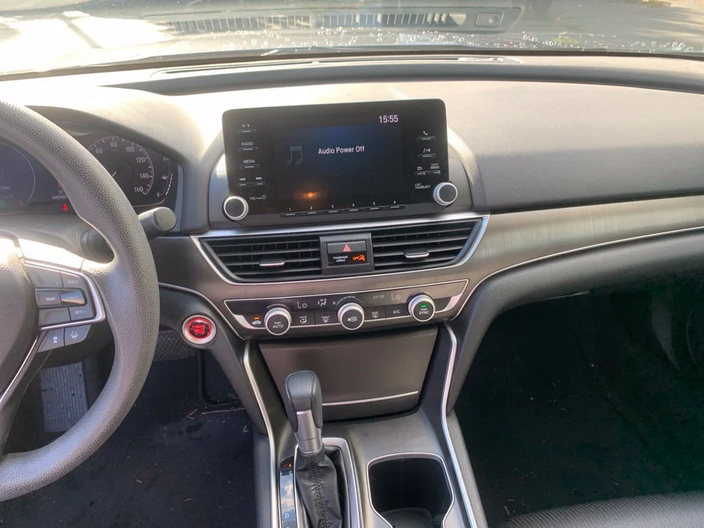 Used 2020 Lunar Silver Metallic Honda LX image 16