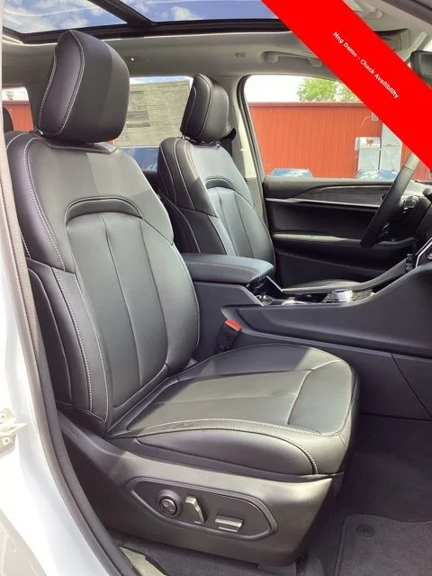 Used 2023 White Jeep 4xe image 18