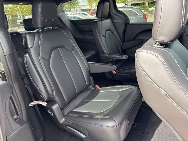 2026 Chrysler Pacifica Select - Photo 17