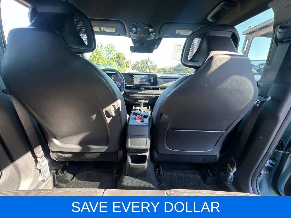 Used 2027 Blue Kia X-Line S image 19