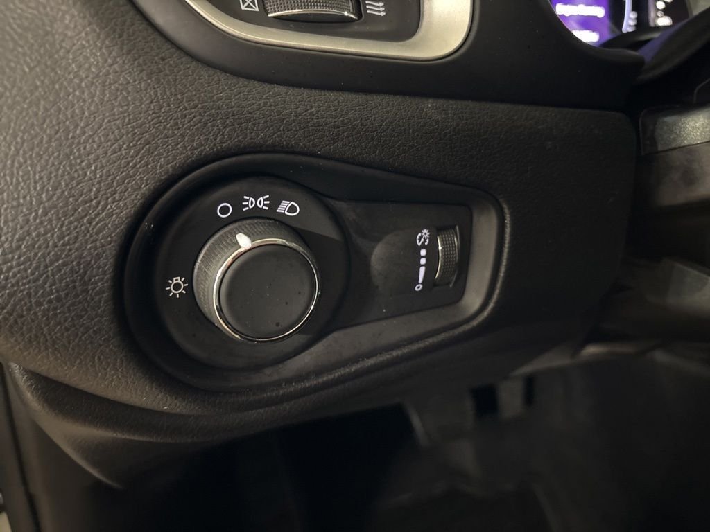 Used 2019 White Jeep Sport image 12