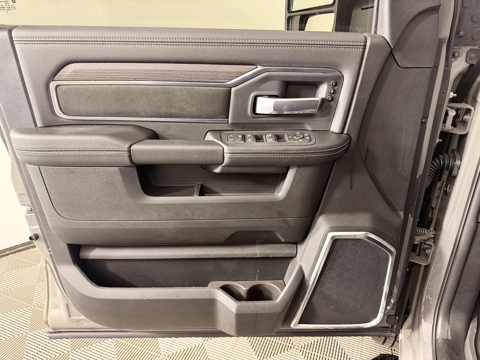 2026 RAM 3500 Laramie - Photo 14