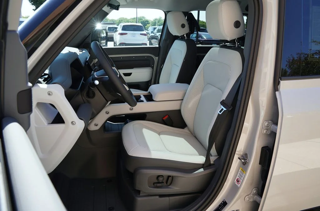 Used 2026 Gray Land Rover X-Dynamic SE image 12