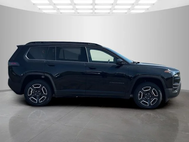 New 2026 Diamond Black Crystal Pearl-Coat Exterior Paint Jeep Laredo image 8