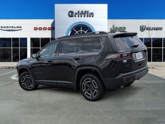 New 2026 Diamond Black Crystal Pearl-Coat Exterior Paint Jeep Limited image 9