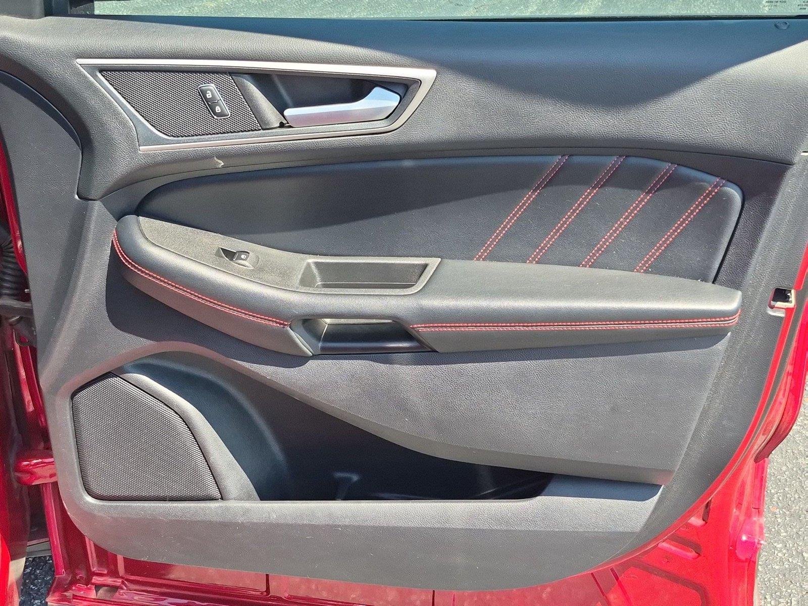 Used 2022 Rapid Red Metallic Tinted Clearcoat Ford ST-Line image 38