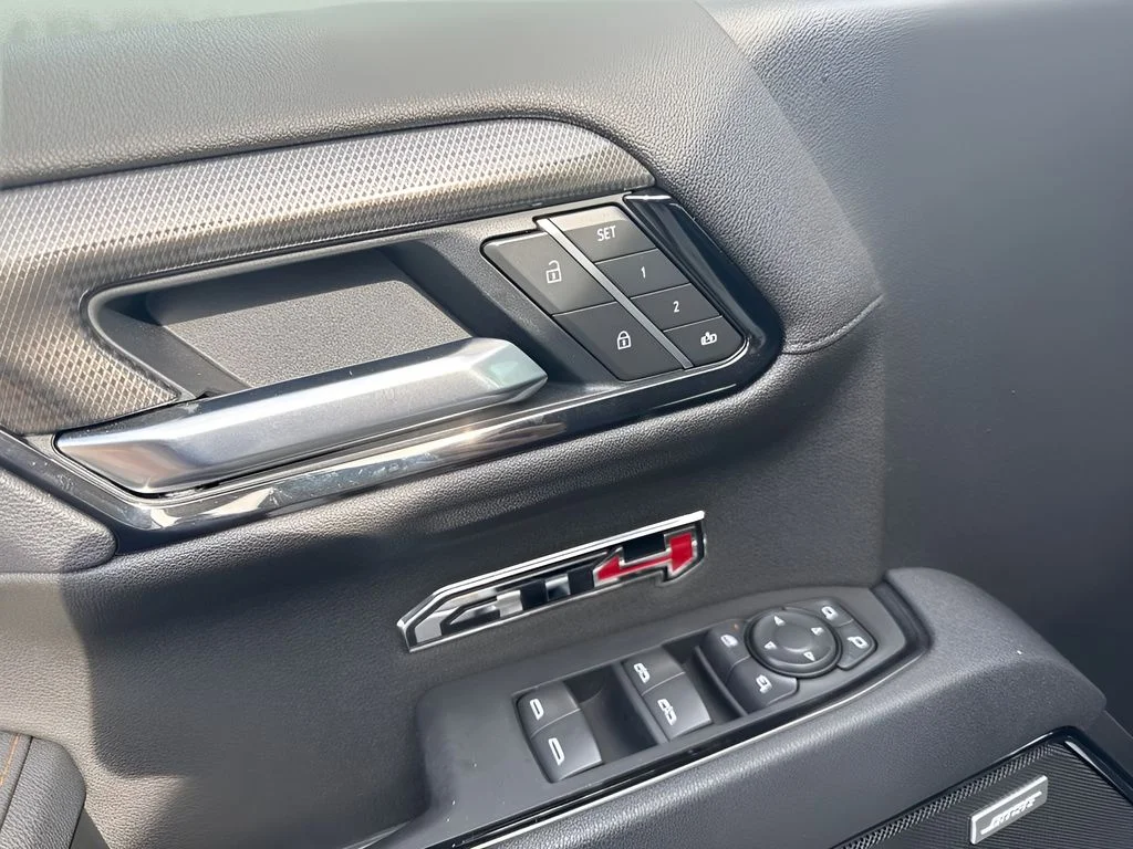 Used 2025 White GMC AT4 image 11