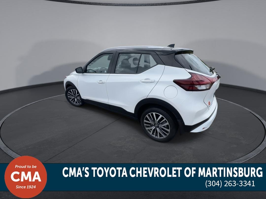 Used 2024 Aspen White Tricoat/Super Black Nissan SV image 6