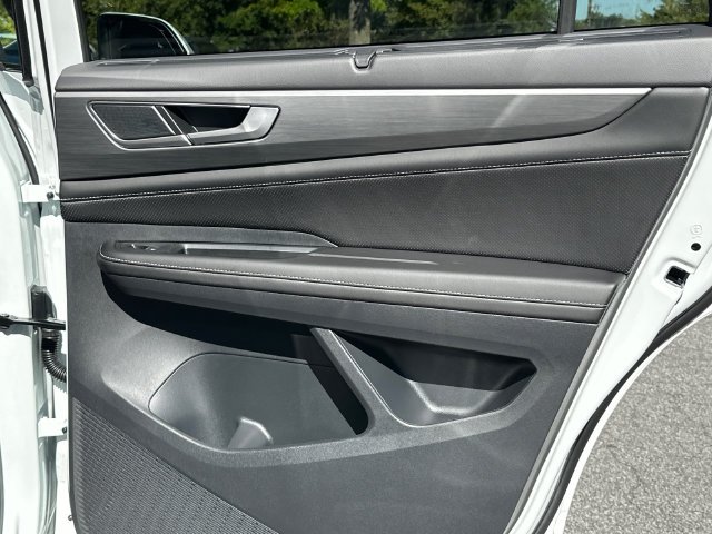 New 2026 White Volkswagen SE w/Technology image 16