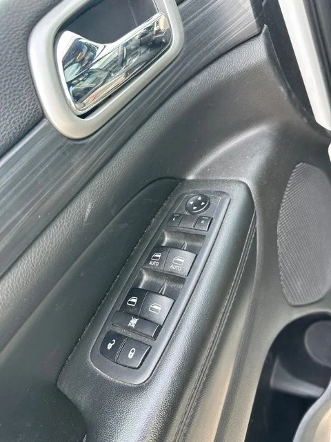 Used 2019 Bright White Clearcoat Jeep Altitude image 13