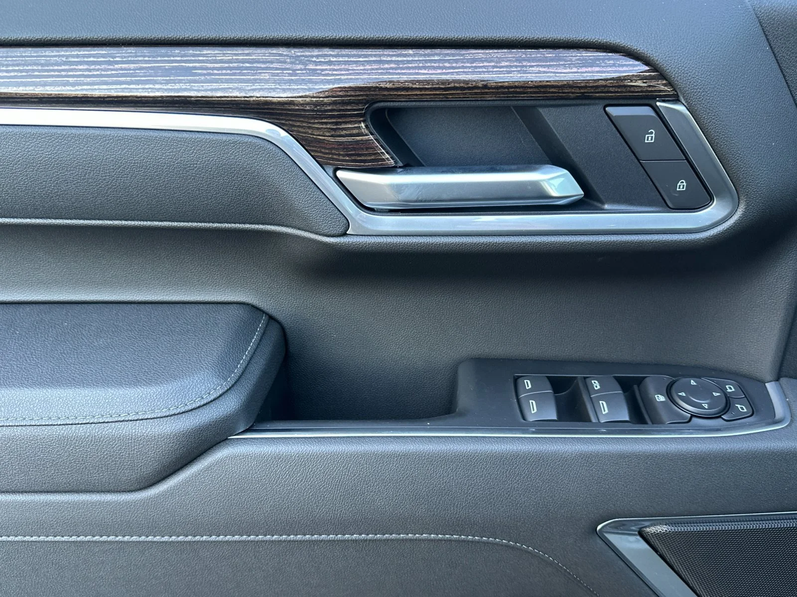 New 2026 Onyx Black GMC Elevation image 10