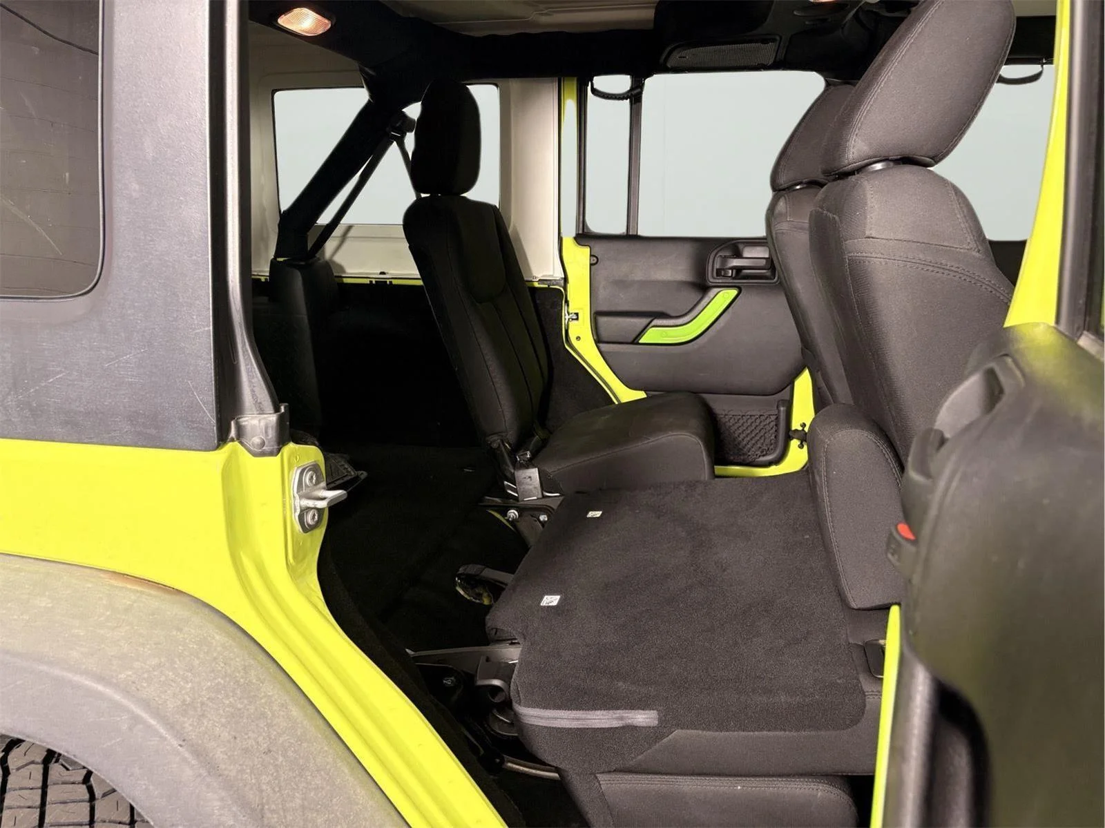 Used 2016 Hypergreen Clearcoat Jeep Sport image 19