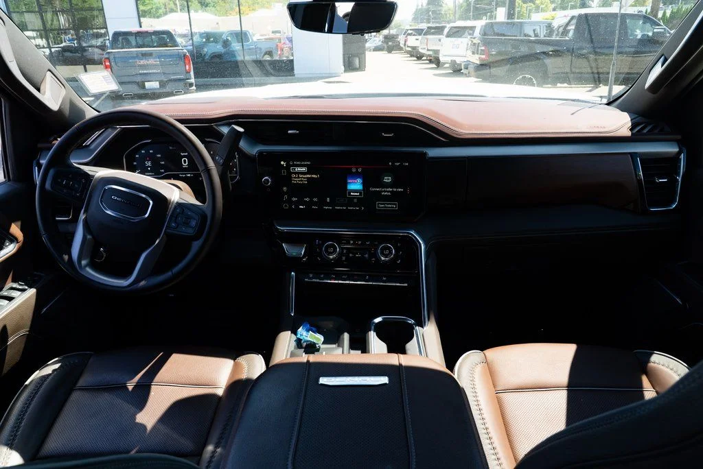 Used 2025 White GMC Denali image 8