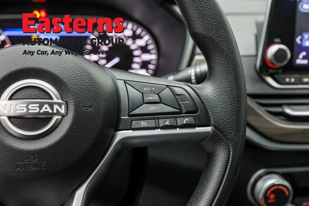 Used 2024 White Nissan 2.5 SV image 16