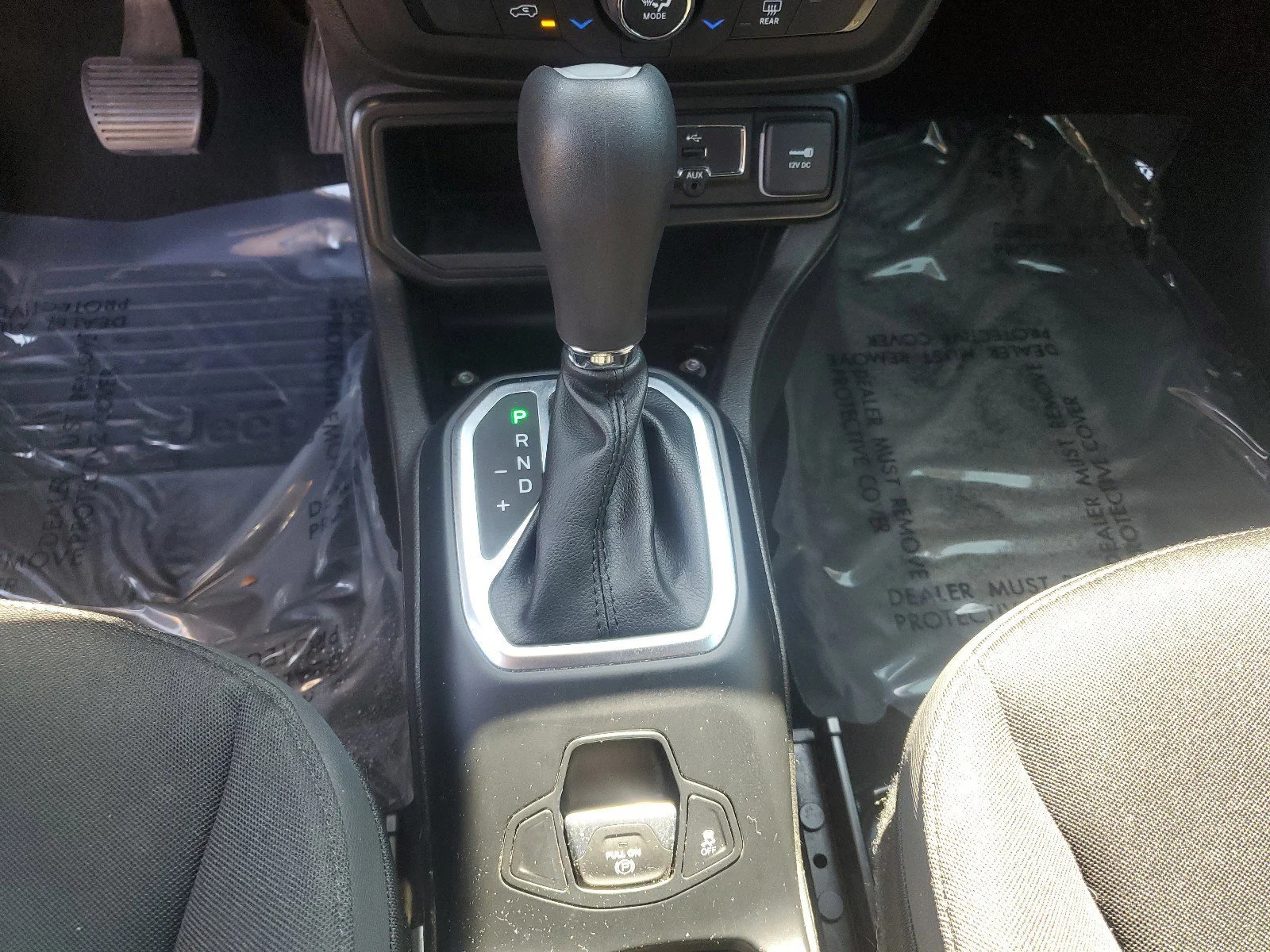 Used 2018 Granite Crystal Metallic Clearcoat Jeep Altitude image 25