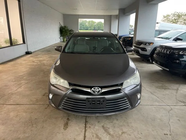 Used 2015 Gray Toyota LE image 4