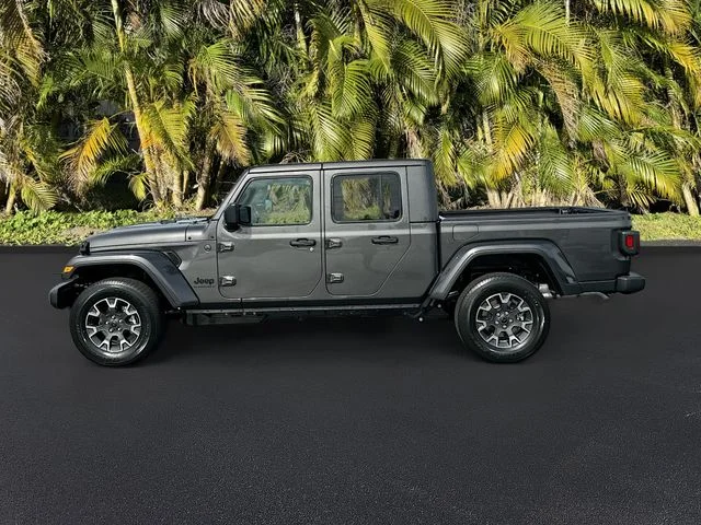 New 2026 Granite Crystal Metallic Clearcoat Jeep Sahara image 2
