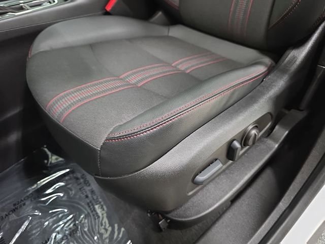 Used 2022 White Chevrolet RS image 27
