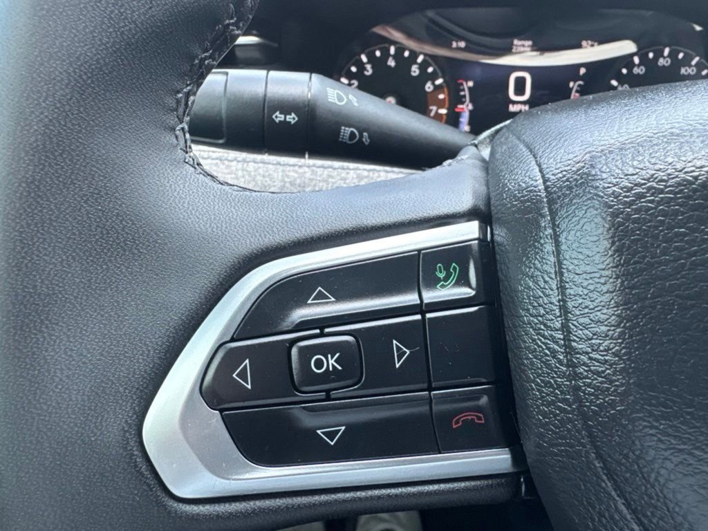 Used 2025 Bright White Clearcoat Jeep Latitude image 16
