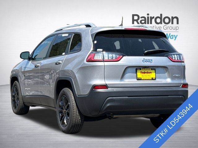 Used 2020 Billet Silver Metallic Clearcoat Jeep Latitude image 4