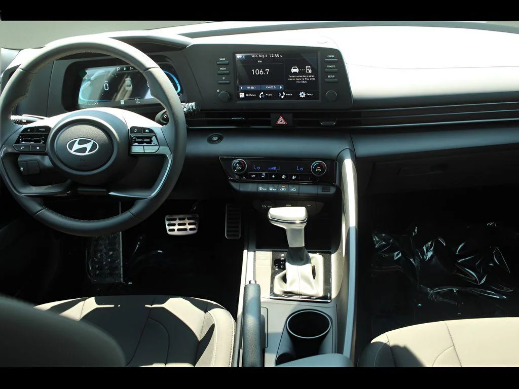 2025 Hyundai Elantra SEL - Photo 21