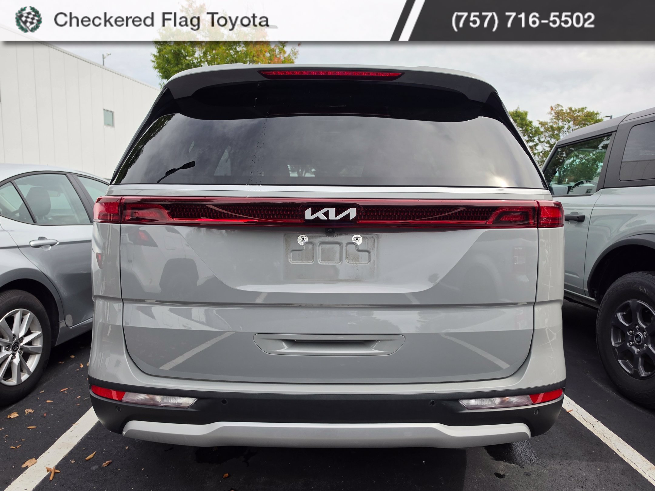Used 2022 Ceramic Silver Kia EX image 5